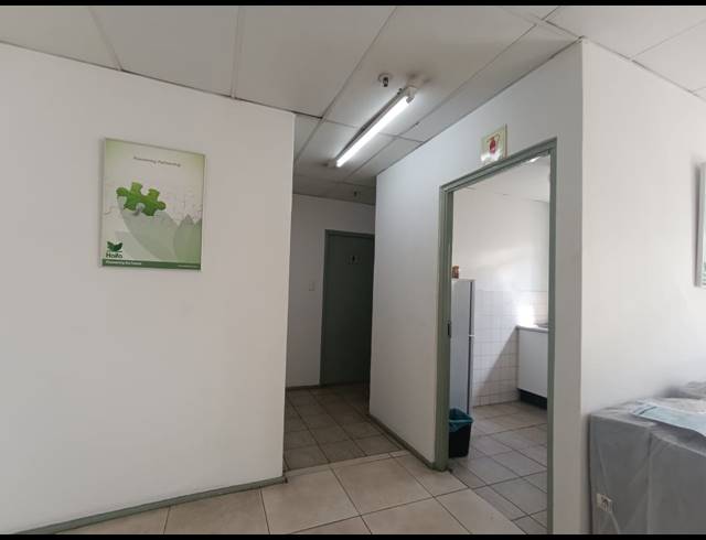1,639M² WAREHOUSE TO LET IN NEW GERMANY